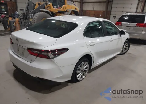 2024 Toyota Camry Le z USA, uszkodzony, nr VIN 4T1C11AK3RU861660